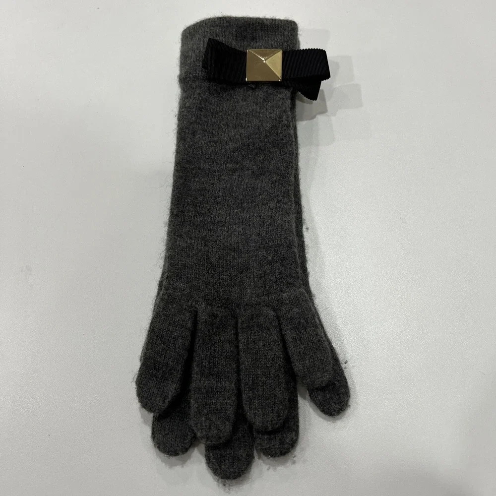 Kate Spade Gray Tech Friendly Bow Knit Long Gloves PSRU1308 Different Size?